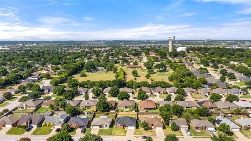 621 Creekview Drive, Burleson TX 76028 - Photo 38