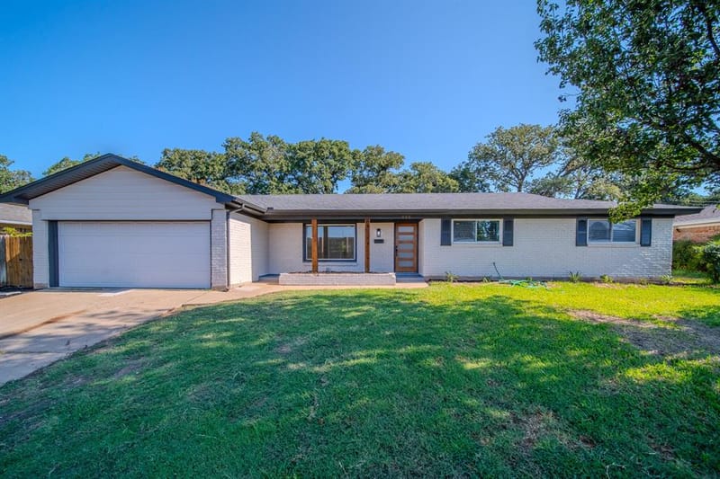 532 Plainview Drive, Hurst TX 76054 - Photo 2