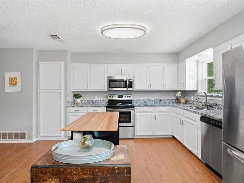 6206 Hott Springs Drive, Arlington TX 76001 - Photo 5