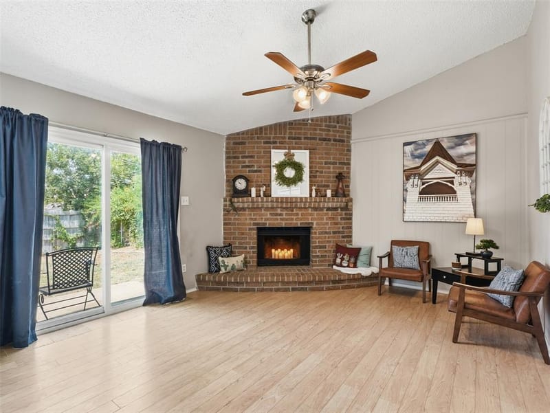 6206 Hott Springs Drive, Arlington TX 76001 - Photo 10