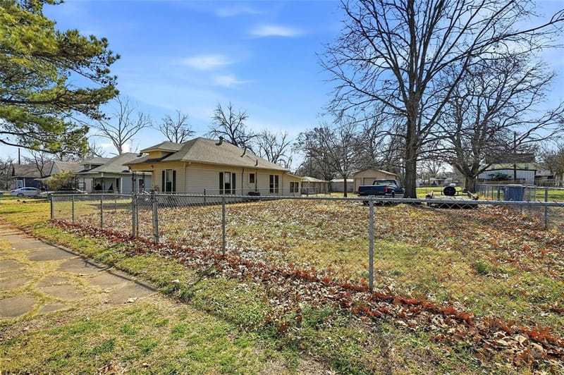 918 W Morgan Street, Denison TX 75020 - Photo 5