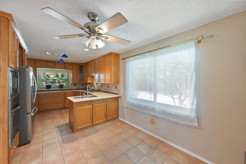 1919 Creek Wood Drive, Arlington TX 76006 - Photo 16