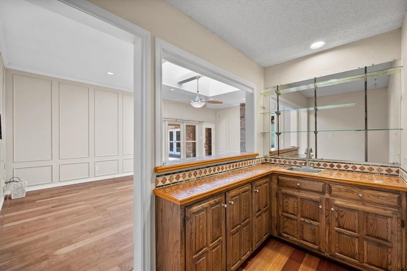 1919 Creek Wood Drive, Arlington TX 76006 - Photo 11