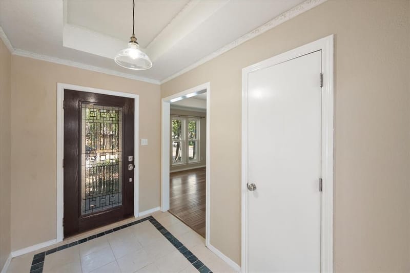 1919 Creek Wood Drive, Arlington TX 76006 - Photo 4