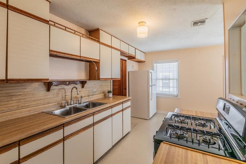 5020 Hartford Drive, River Oaks TX 76114 - Photo 8