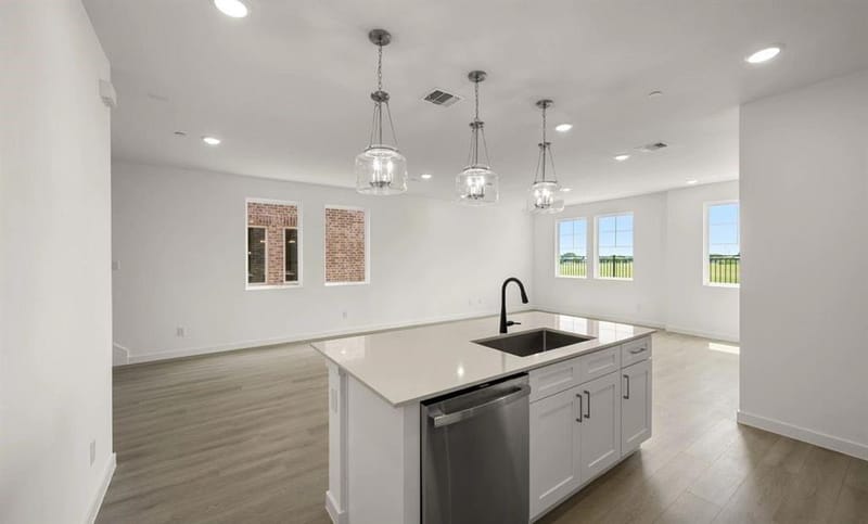 5717 Lakeview Drive, Watauga TX 76148 - Photo 8