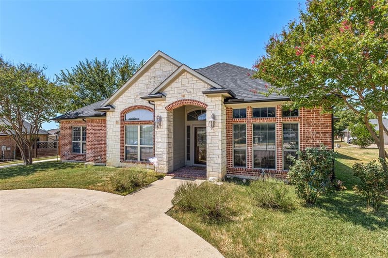 1010 Williams Street, Ennis TX 75119 - Photo 4