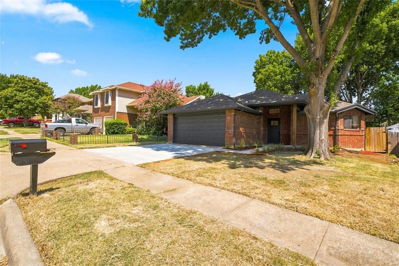 819 Lovingham Drive, Arlington TX 76017 - Photo 2