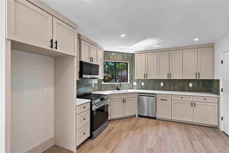819 Lovingham Drive, Arlington TX 76017 - Photo 14