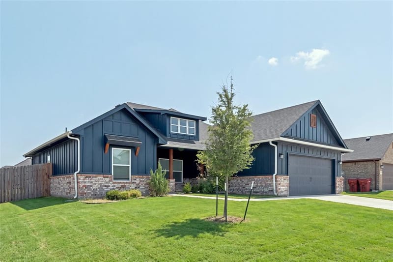 2805 Tulip Drive, Sherman TX 75092 - Photo 2