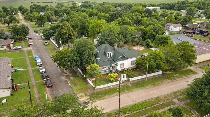303 Market Street, Honey Grove TX 75446 - Photo 30