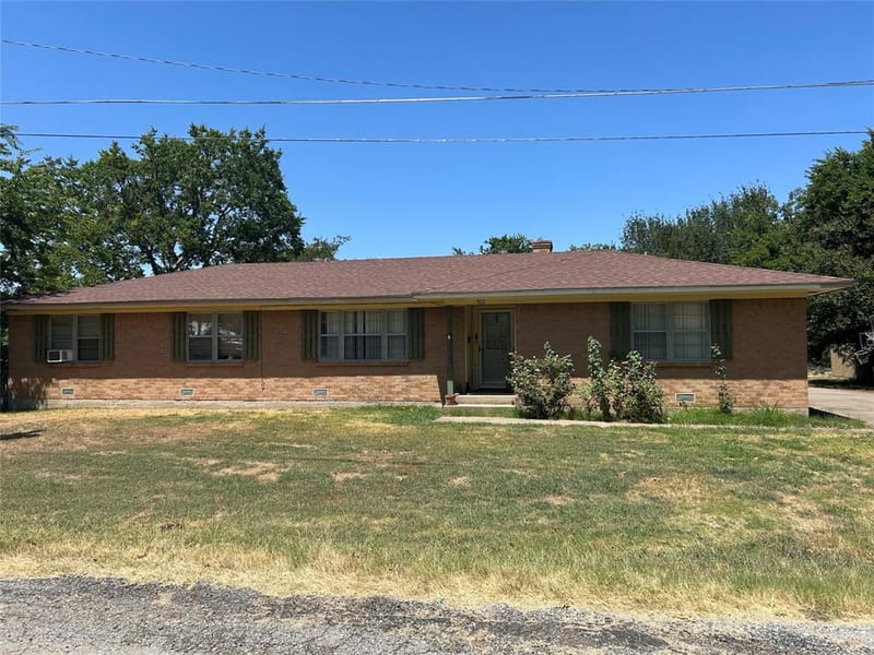 502 W Wrenn Street, Savoy TX 75479