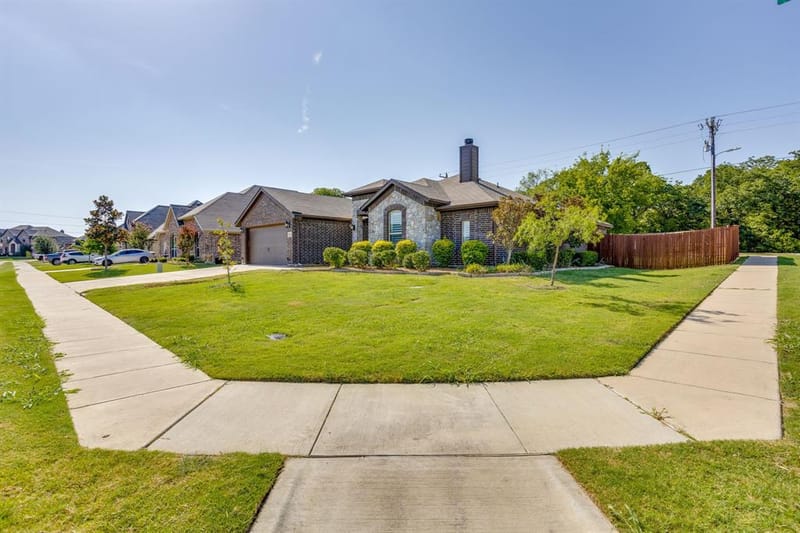 1533 Grassy Meadows Drive, Burleson TX 76058