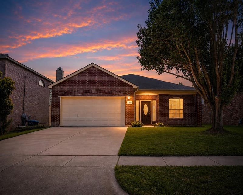 12652 Oakwood Circle, Fort Worth TX 76040