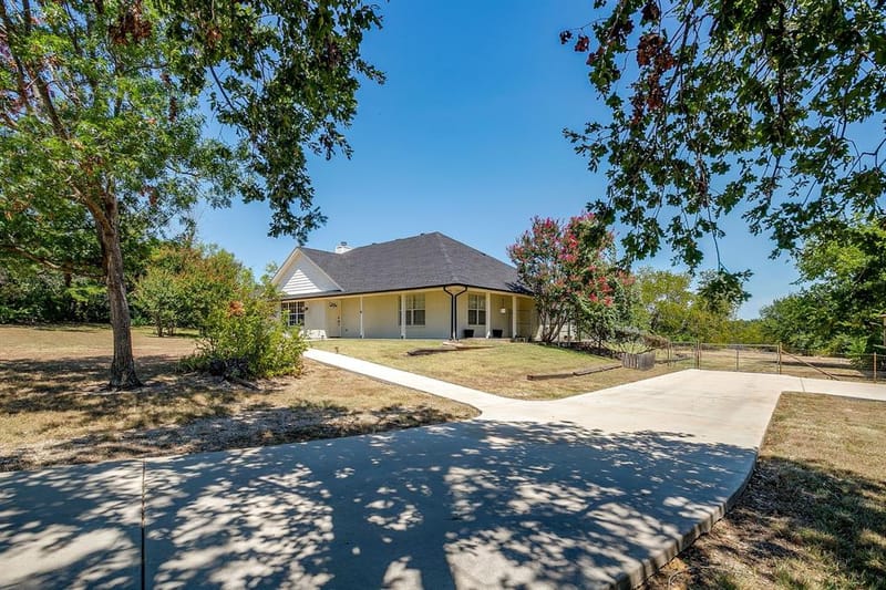 321 E Woody Creek Court, Springtown TX 76082 - Photo 2