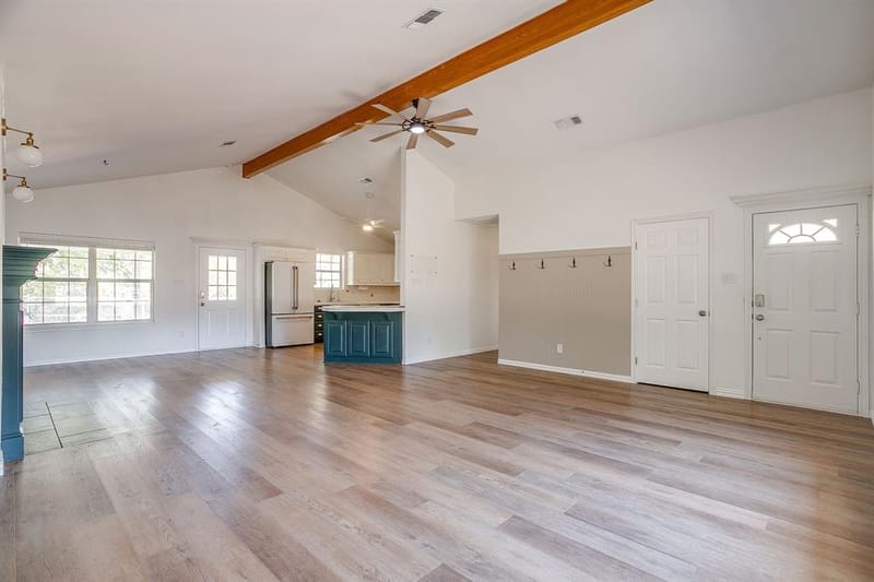 321 E Woody Creek Court, Springtown TX 76082 - Photo 6