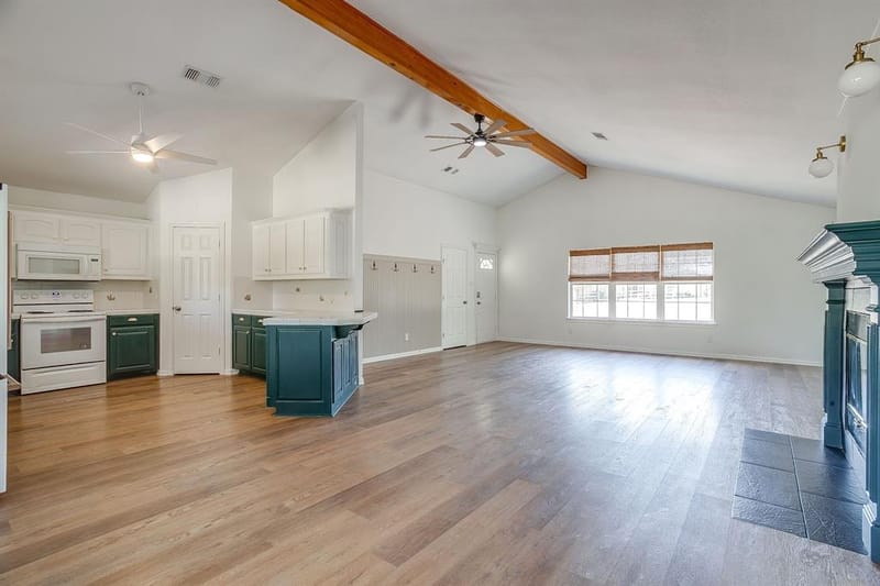 321 E Woody Creek Court, Springtown TX 76082 - Photo 7