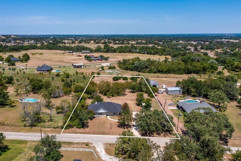 321 E Woody Creek Court, Springtown TX 76082 - Photo 3