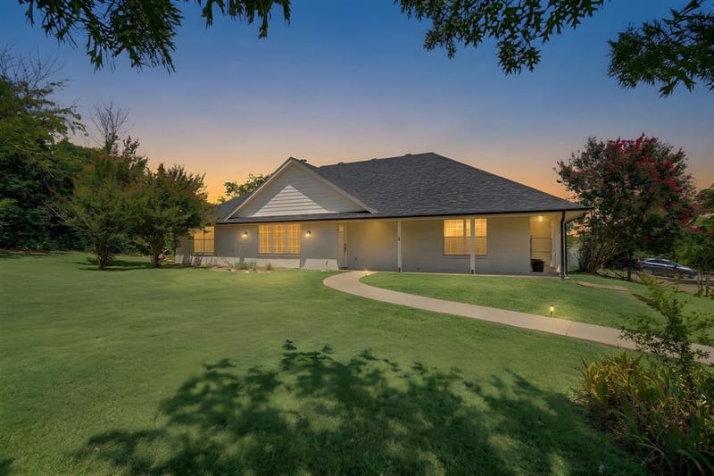 321 E Woody Creek Court, Springtown TX 76082