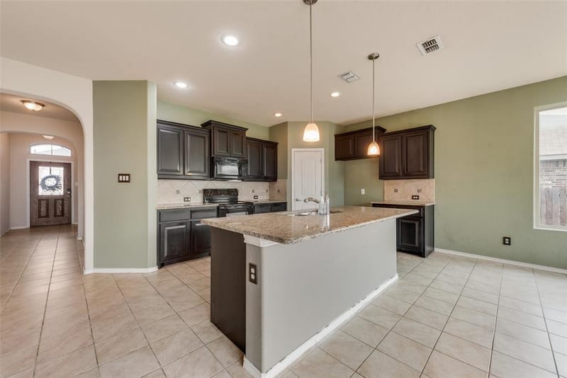1733 Falling Star Drive, Fort Worth TX 76052 - Photo 6
