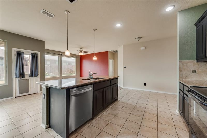 1733 Falling Star Drive, Fort Worth TX 76052 - Photo 7