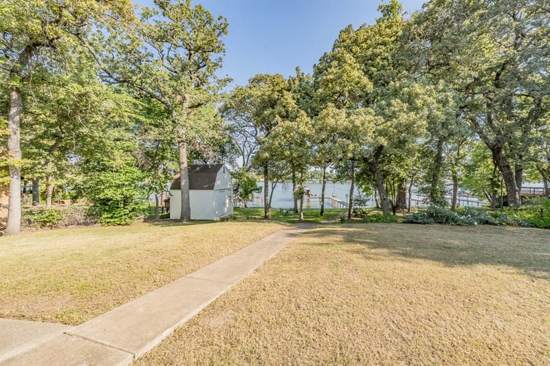 300 Shoreline Drive, Azle TX 76020 - Photo 27