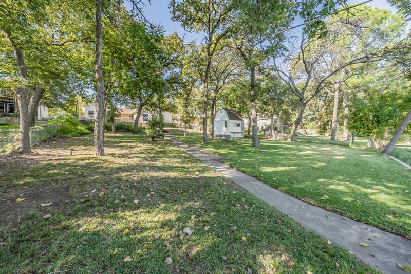 300 Shoreline Drive, Azle TX 76020 - Photo 24