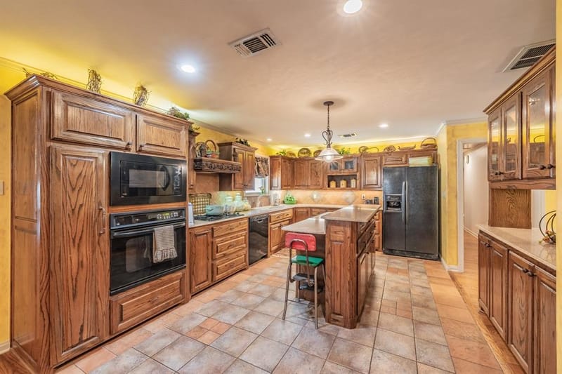 300 Shoreline Drive, Azle TX 76020 - Photo 10