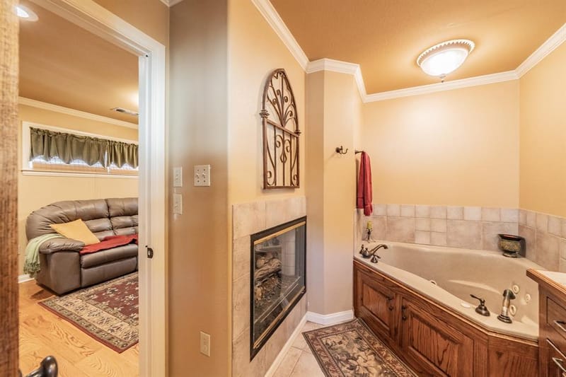 300 Shoreline Drive, Azle TX 76020 - Photo 19