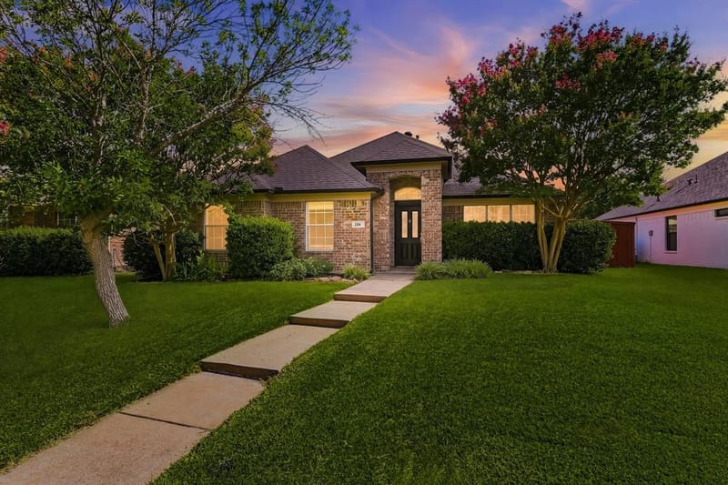 204 Meredith Court, Irving TX 75063 - Photo 4