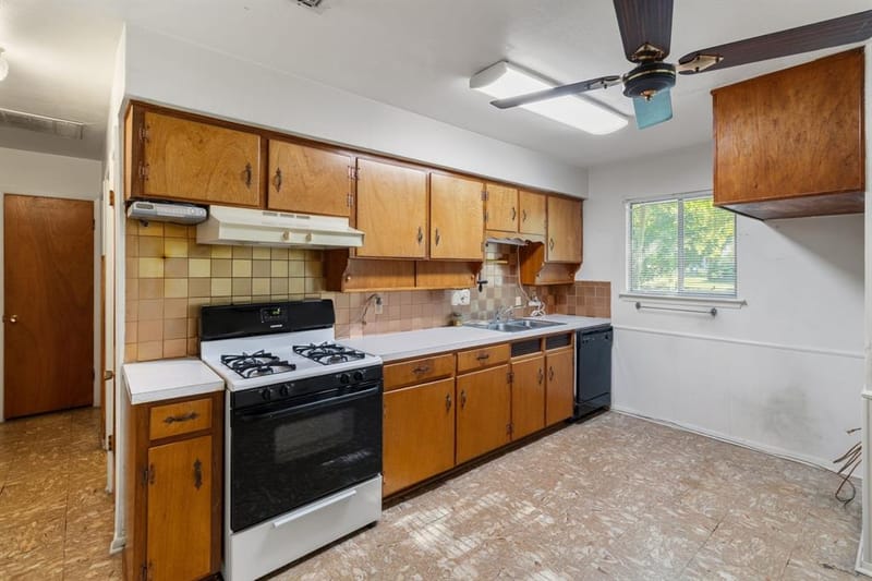 840 Comal Avenue, White Settlement TX 76108 - Photo 9