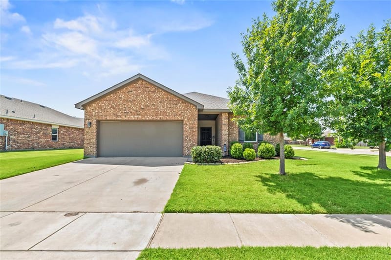 500 Swift Current Drive, Crowley TX 76036 - Photo 2