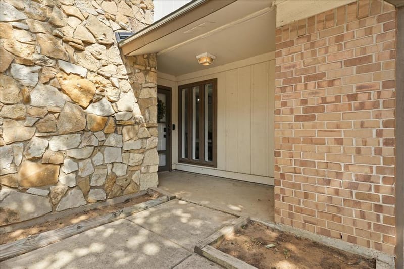 4609 Rockland Drive, Arlington TX 76016 - Photo 3