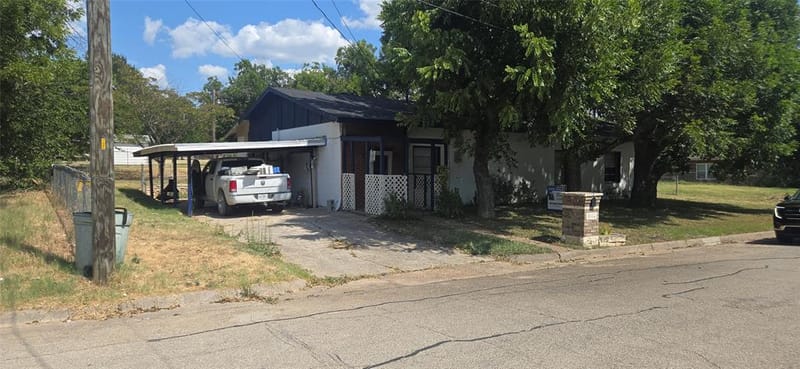 1512 N Elm Street, Weatherford TX 76086