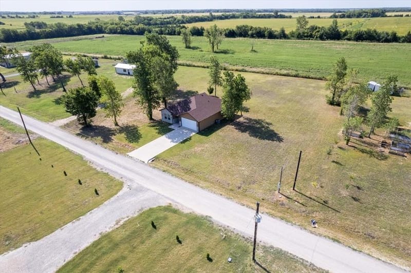300 Private Road 36008, Honey Grove TX 75446 - Photo 6