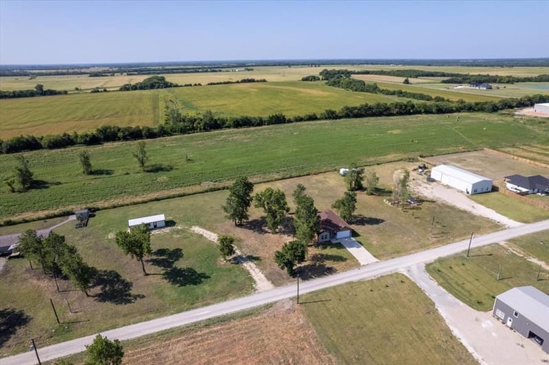 300 Private Road 36008, Honey Grove TX 75446 - Photo 36
