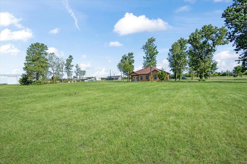 300 Private Road 36008, Honey Grove TX 75446 - Photo 35