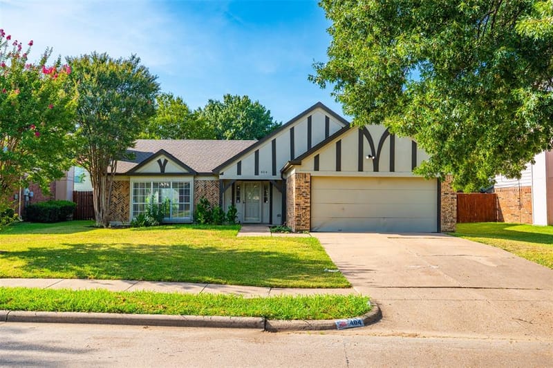 404 Spencer Circle, Grand Prairie TX 75052 - Photo 2