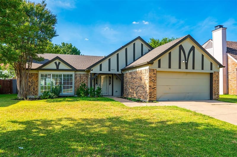 404 Spencer Circle, Grand Prairie TX 75052 - Photo 3