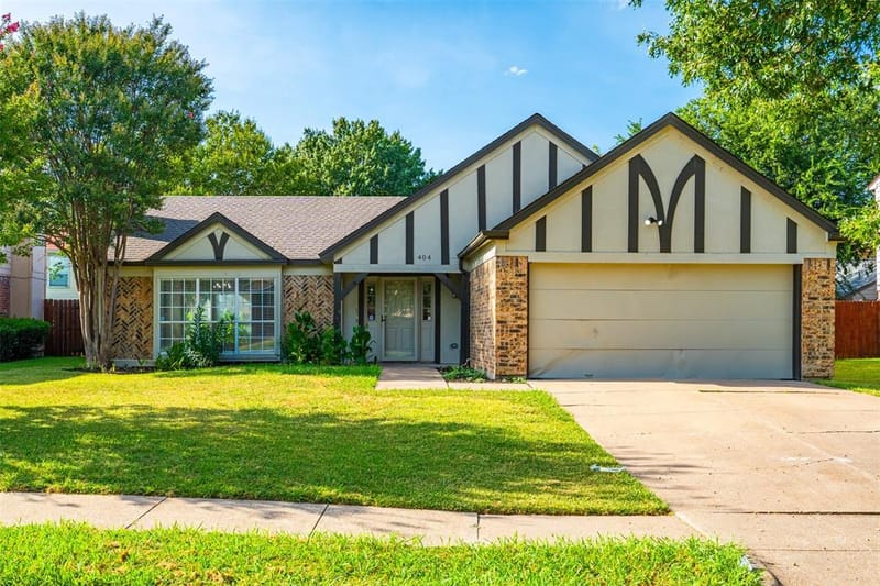 404 Spencer Circle, Grand Prairie TX 75052
