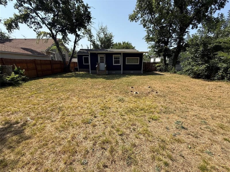 1033 S Hub Street, Sherman TX 75090 - Photo 3