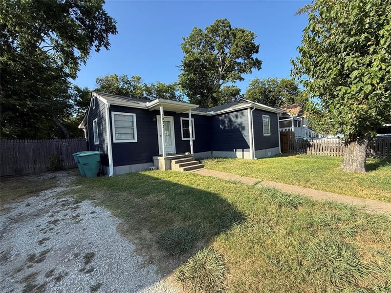 1033 S Hub Street, Sherman TX 75090