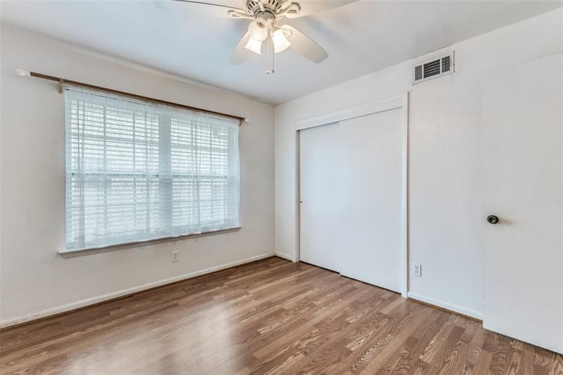 9210 Larchwood Drive, Dallas TX 75238 - Photo 14