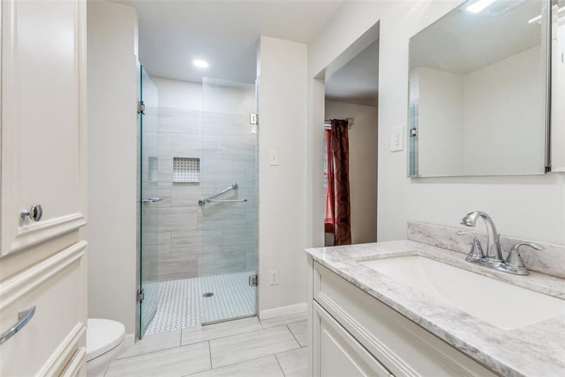 9210 Larchwood Drive, Dallas TX 75238 - Photo 11