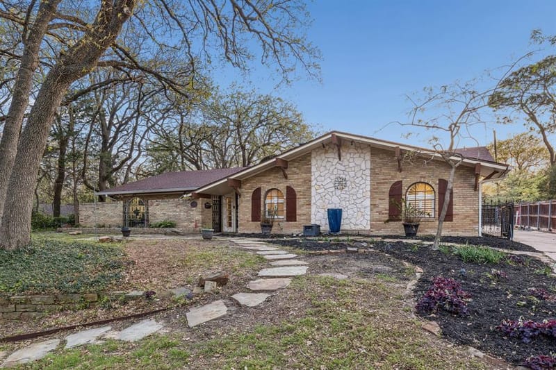 1709 Timbers Drive, Irving TX 75061