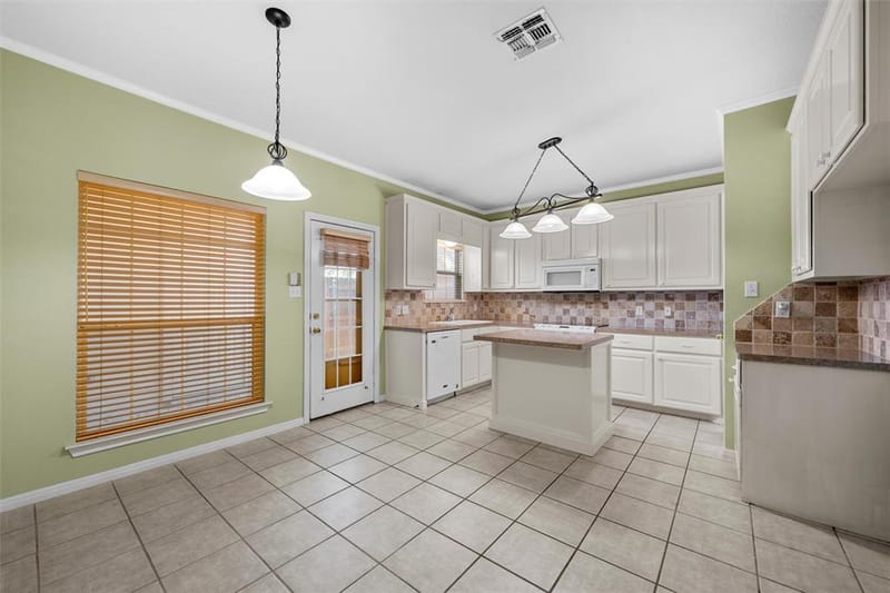 333 Old Mill Creek Drive, Woodway TX 76712 - Photo 7