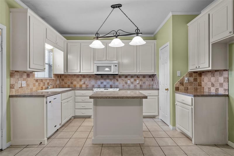 333 Old Mill Creek Drive, Woodway TX 76712 - Photo 8