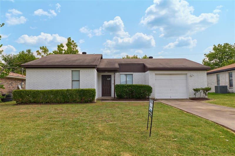 813 Loganwood Drive, Royse City TX 75189 - Photo 2