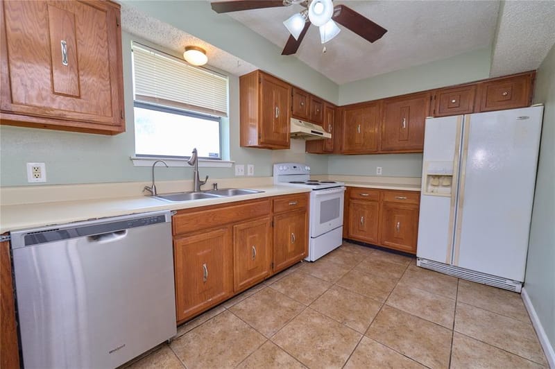 813 Loganwood Drive, Royse City TX 75189 - Photo 11
