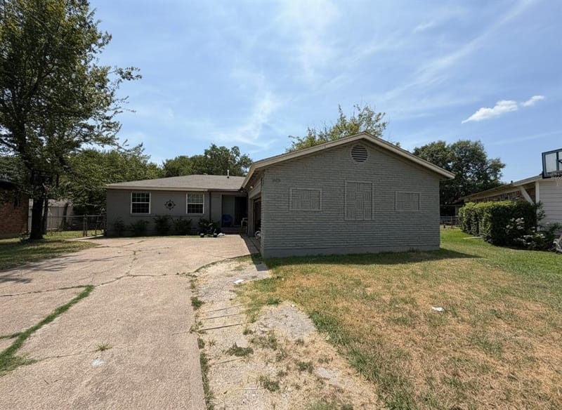 345 Old Mill Court, Dallas TX 75217